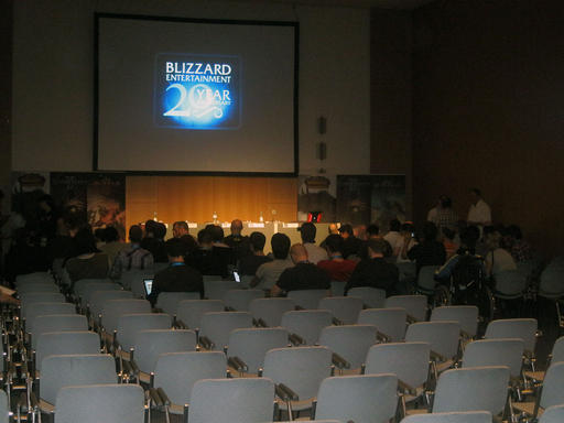 фото с пресс конференции с gemescom'a 2011