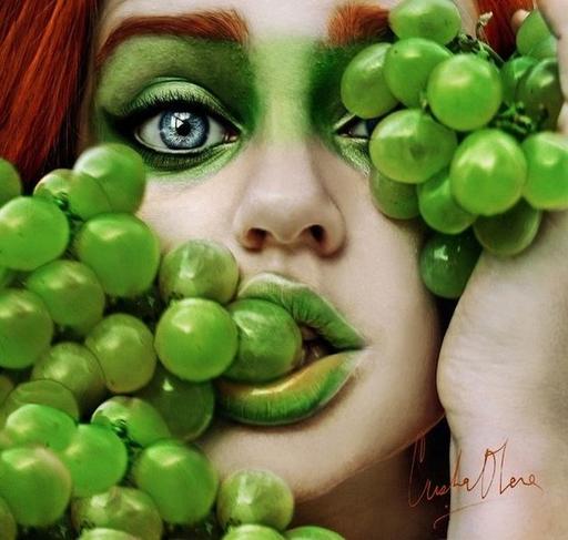 Обо всем - Девушка с фруктами: Озорные автопортреты от Кристины Отеро